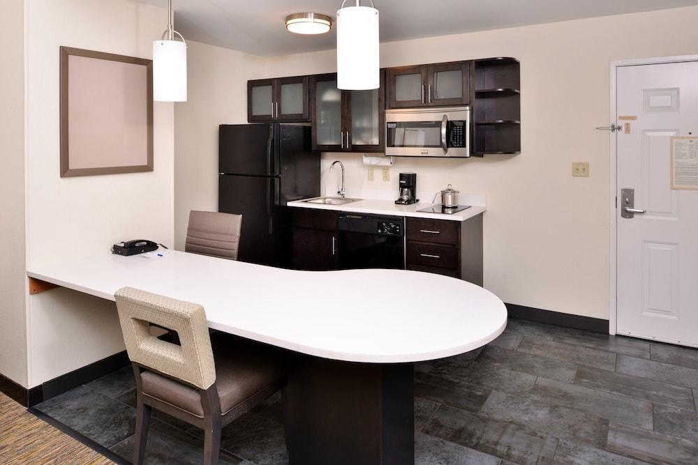 Candlewood Suites Winchester By Ihg Exterior foto