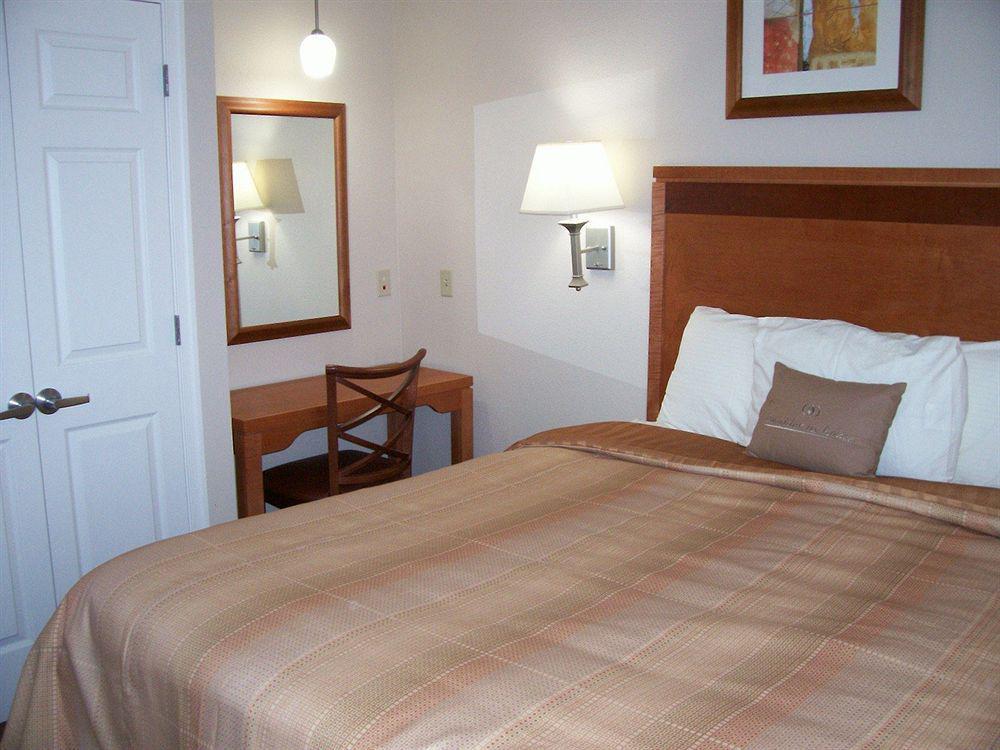 Candlewood Suites Winchester By Ihg Exterior foto