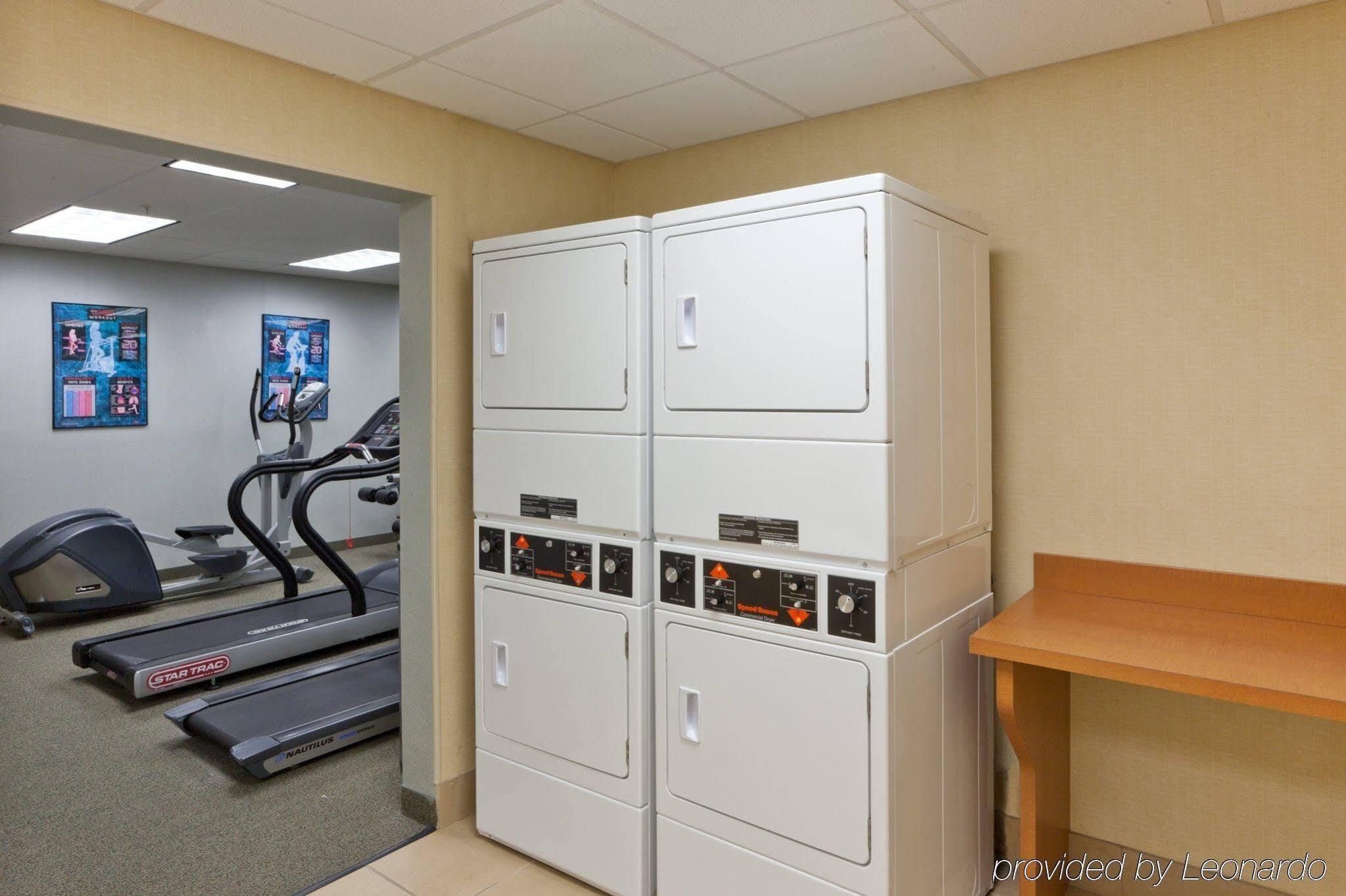 Candlewood Suites Winchester By Ihg Exterior foto